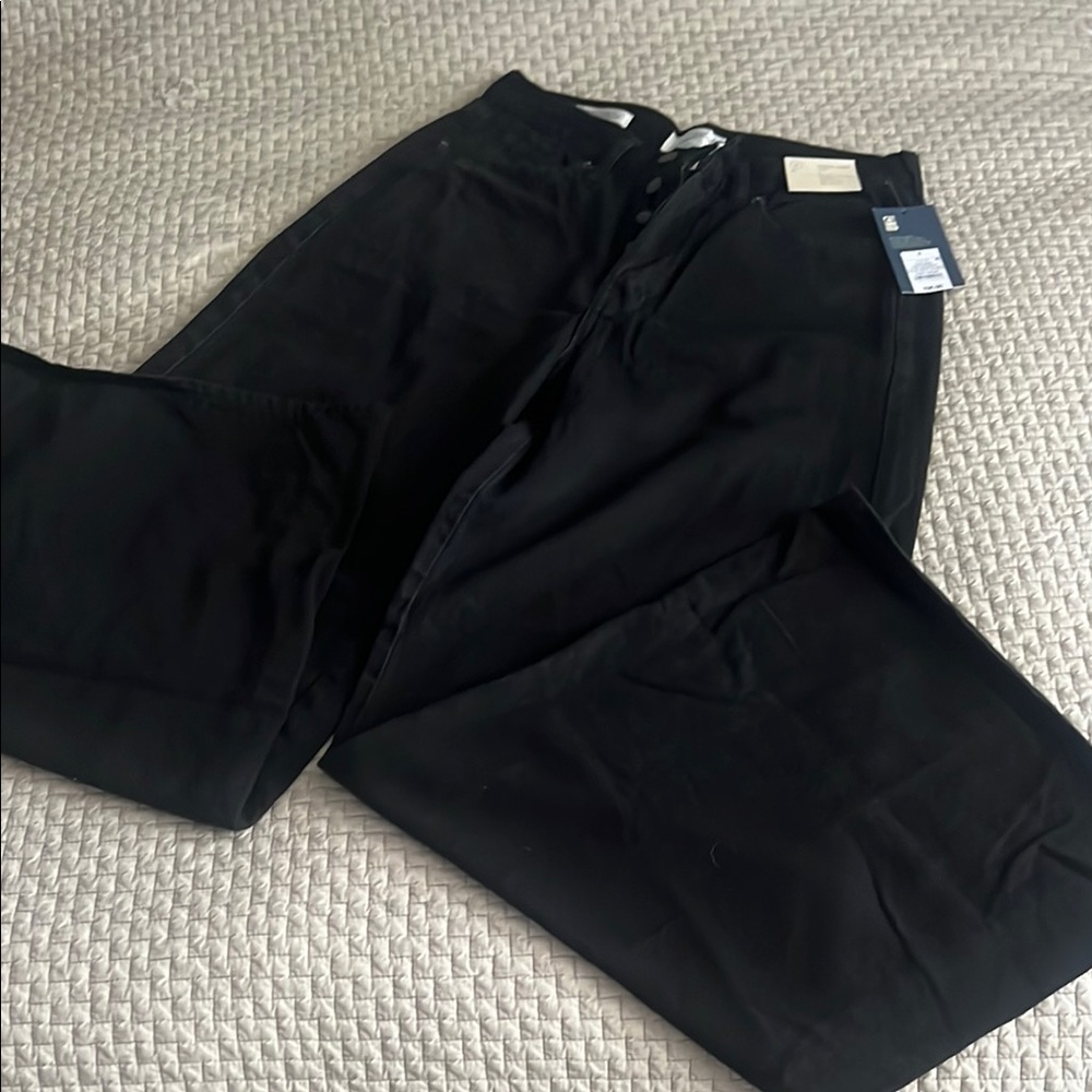 Women’s Universal Thread super wide leg jeans. NWT. Size 4